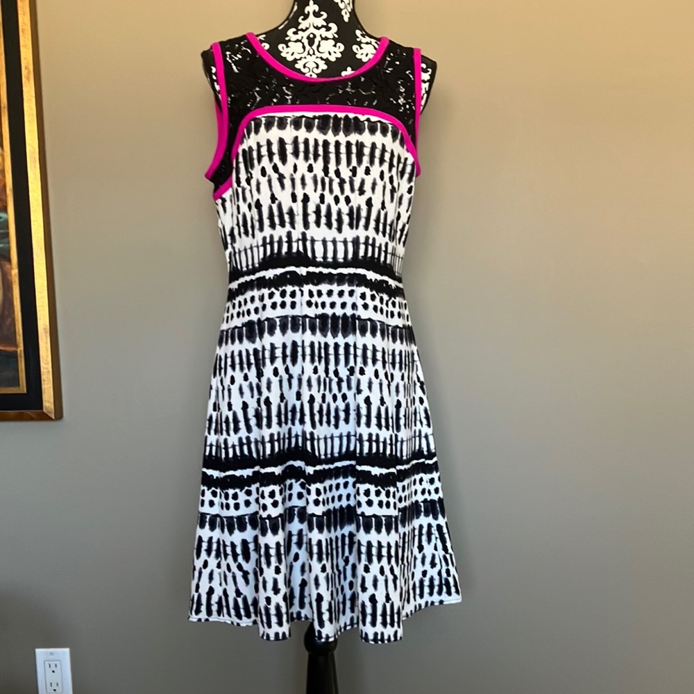 Gorgeous fushia and black and cream sleeveless Ivanka dress